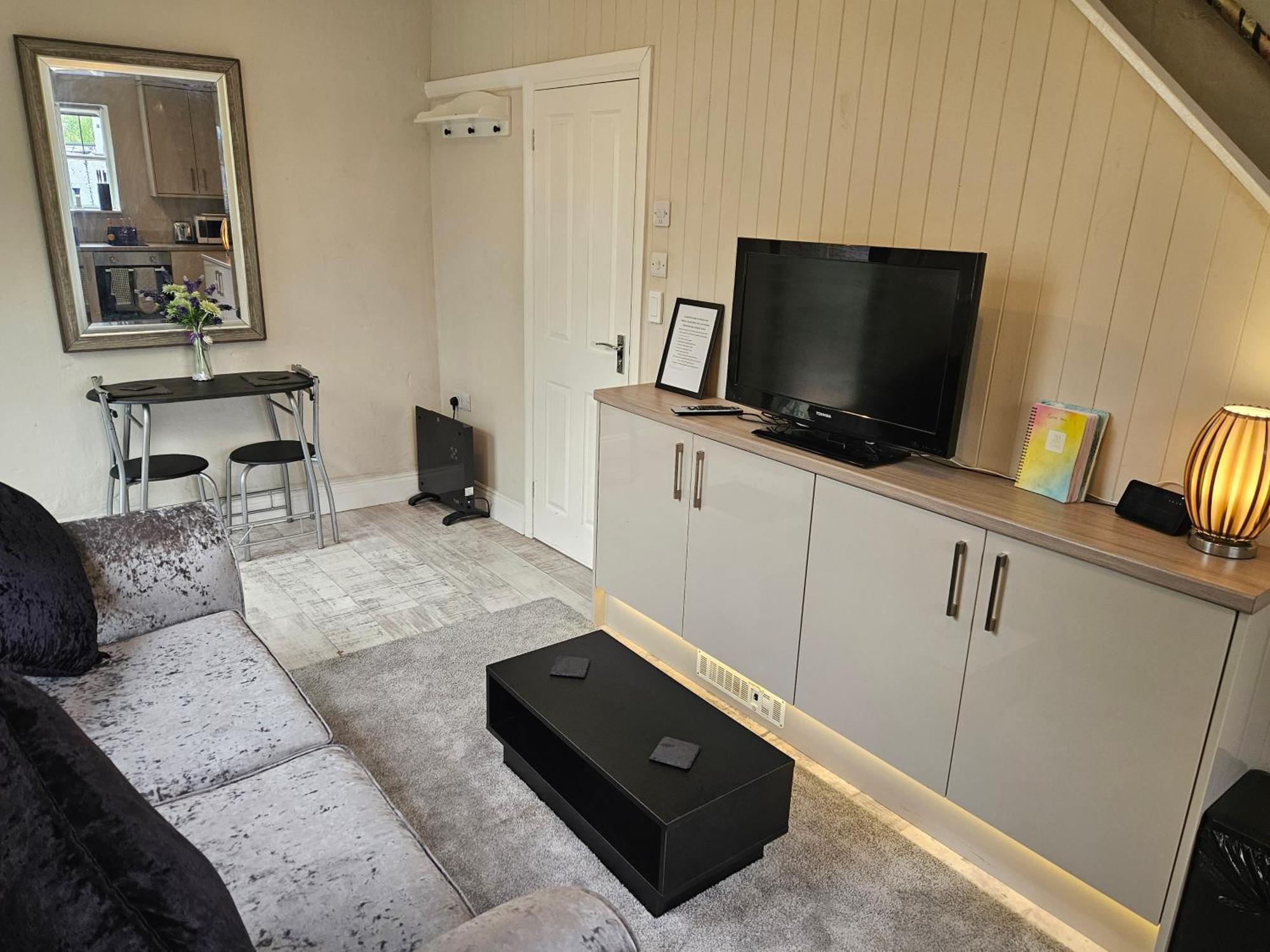 Carlisle Central, Cute Studio Appt, The Cupboard Buitenkant foto